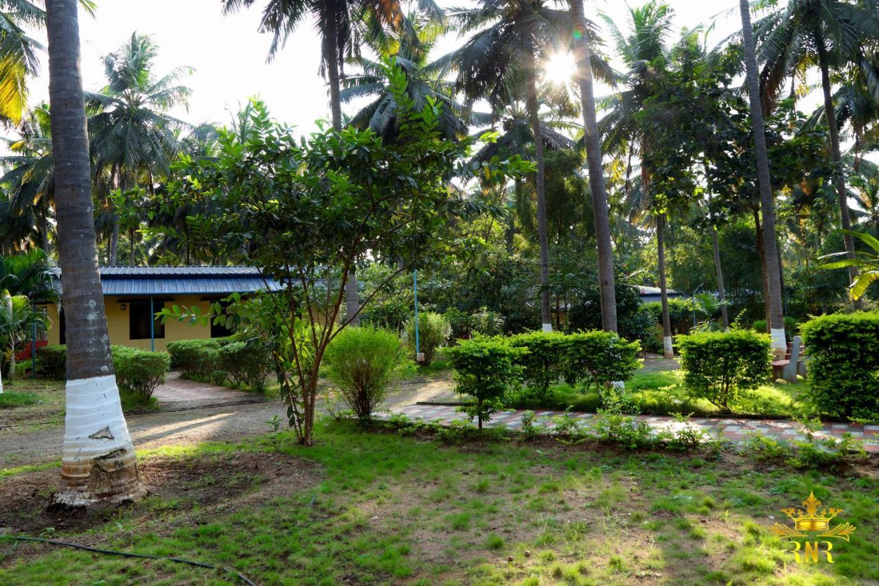 Royal Nature Resort Pollāchi Exterior foto